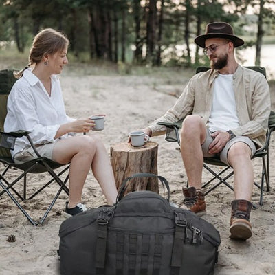 sac-a-dos-randonnee-couple-cafe-nature