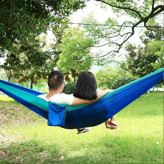amoureux-repos-hamac-bleu