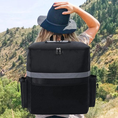 femme-chapeau-sac-isotherme-bande-grise