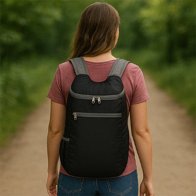 femme-foret-sac-a-dos-voyage
