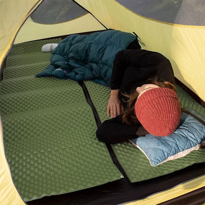 femme-matelas-camping-lege-tente