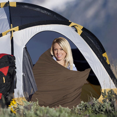 femme-sac-de-couchage-tente