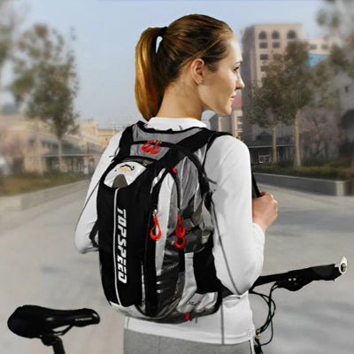 femme-ville-sac-a-dos