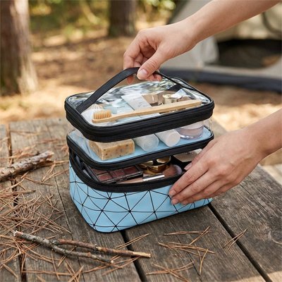 grande-trousse-de-toilette-table-en-bois