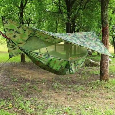 hamac-suspendu-camouflage-moustiquaire-bache