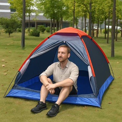 homme-assis-tente-parc