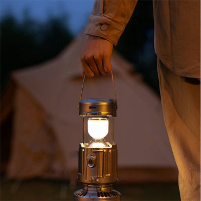 lampe-camping-main-tente