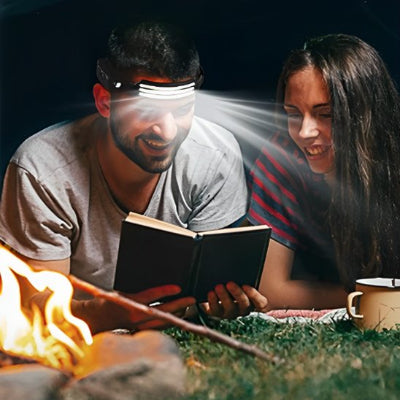 lampe-frontale-couple-souriant-lecture