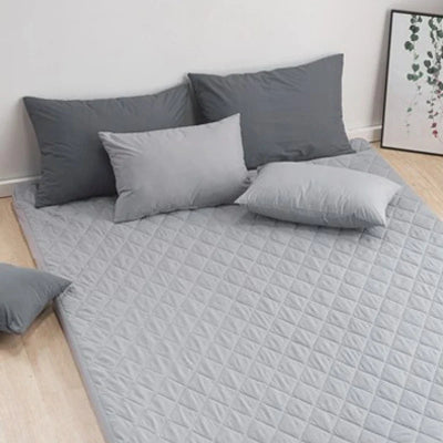 matelas-camping-gris-camping-parquet