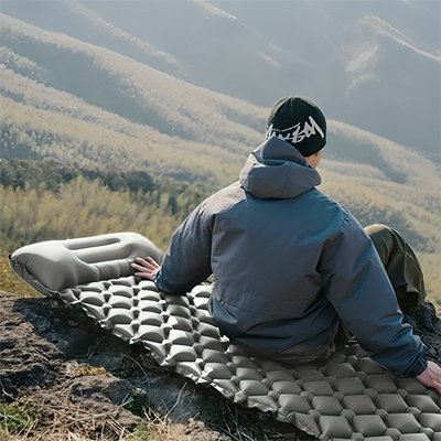 matelas-gonflable-homme-nature-bonnet