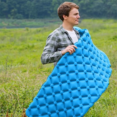 matelas-gonflable-homme-nature