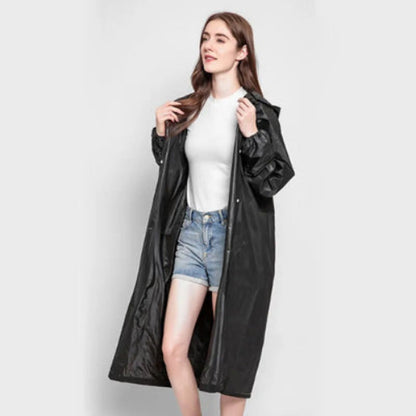 poncho-noir-femme-short-jean