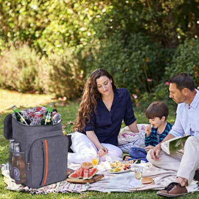 sac-a-dos-isotherme-famille-mange-nappe