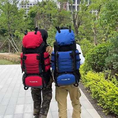 sac-a-dos-voyage-rouge-bleu-randonneurs