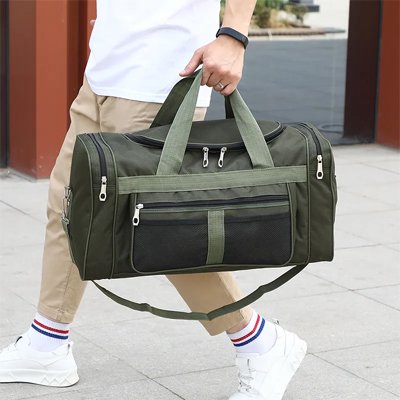 sac-voyage-vert-homme-porte-main