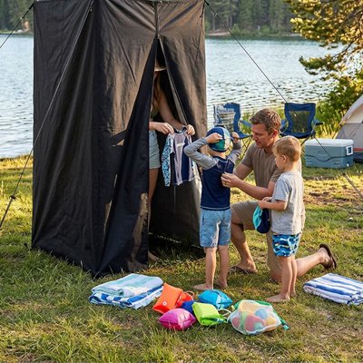 tente-de-douche-famille-habille-maillot