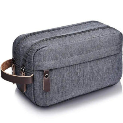 trousse-de-toilette-grise-fond-blanc