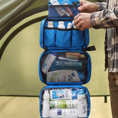 trousse-de-toilette-homme-bleue-produits