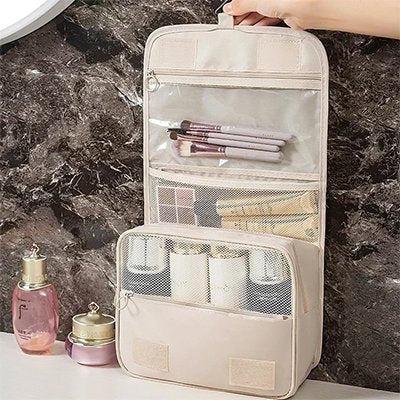 trousse-de-toilette-voyage-main